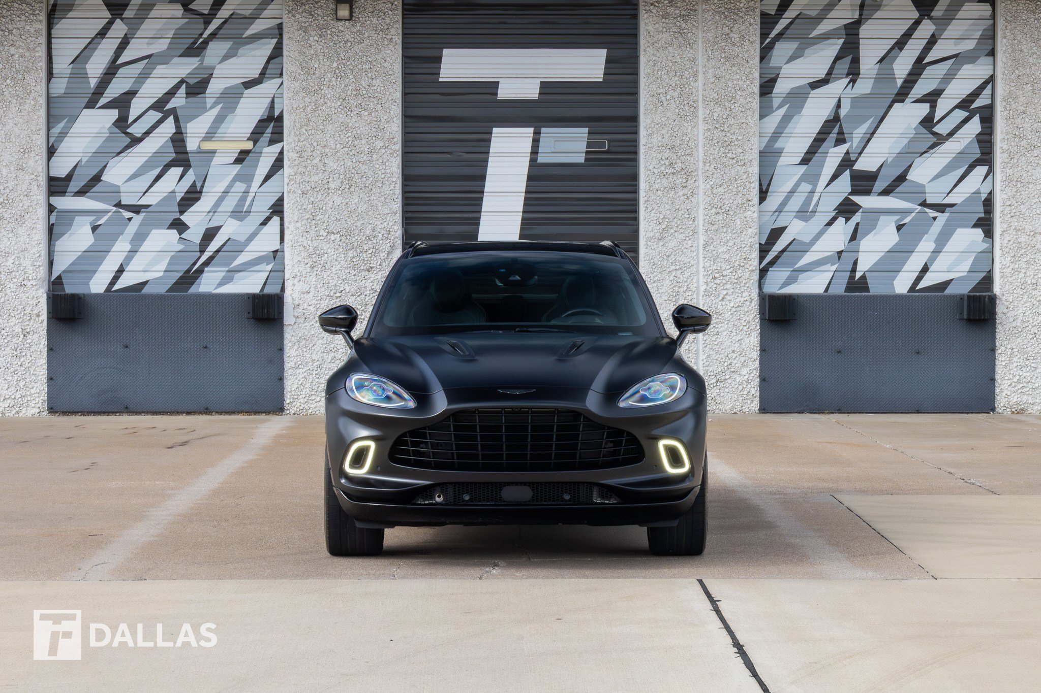 Used 2022 Aston Martin DBX image 3