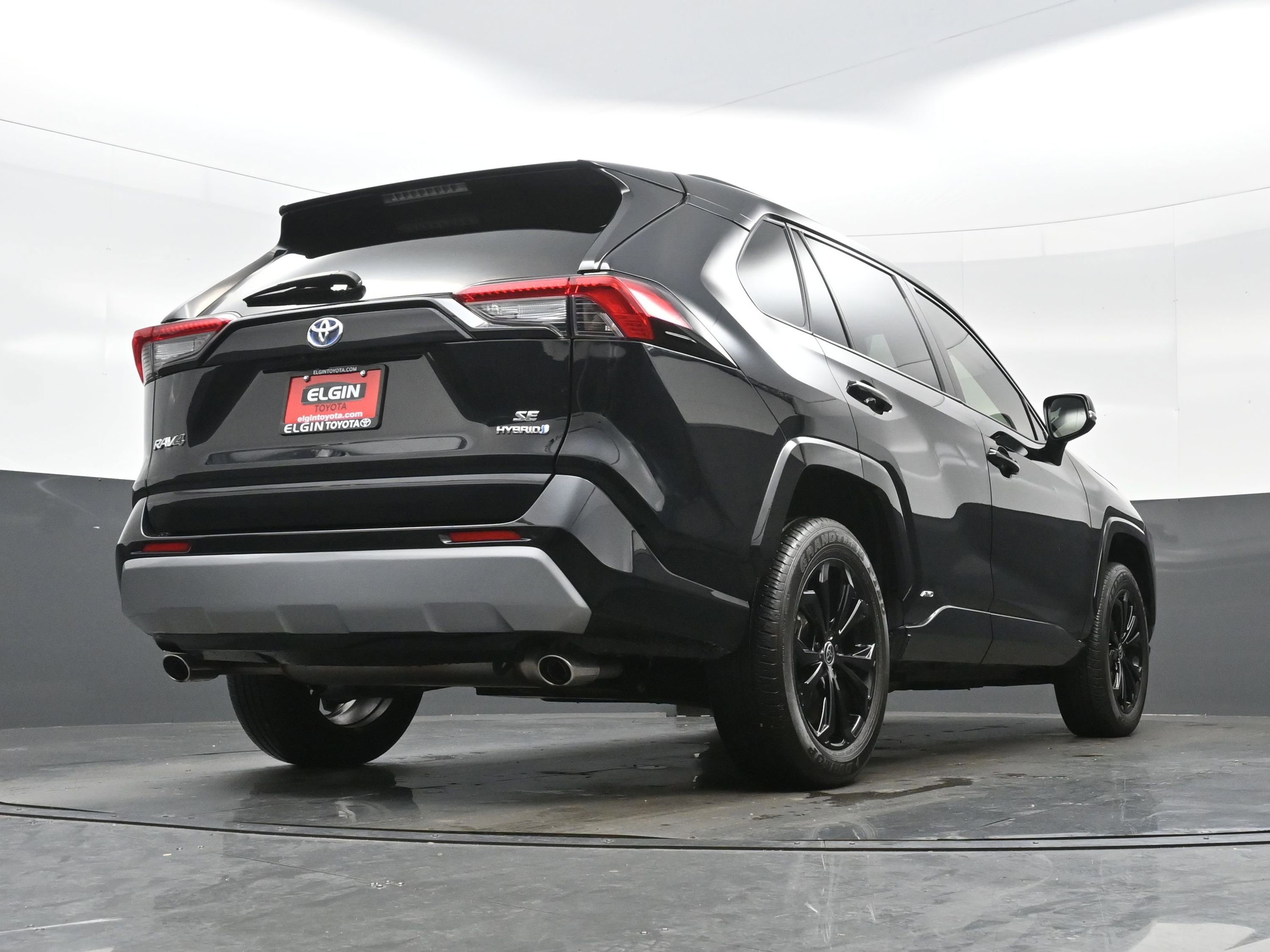 Used 2023 Toyota RAV4 SE w/ SE Grade Weather Package AWD/4WD image 31