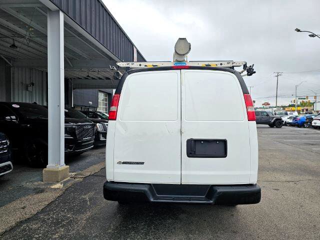 Used 2018 Chevrolet Express 2500 w/ Driver Convenience Package image 5