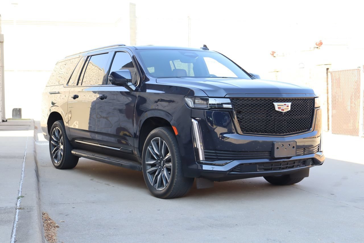 Used 2024 Cadillac Escalade ESV Sport AWD/4WD image 2