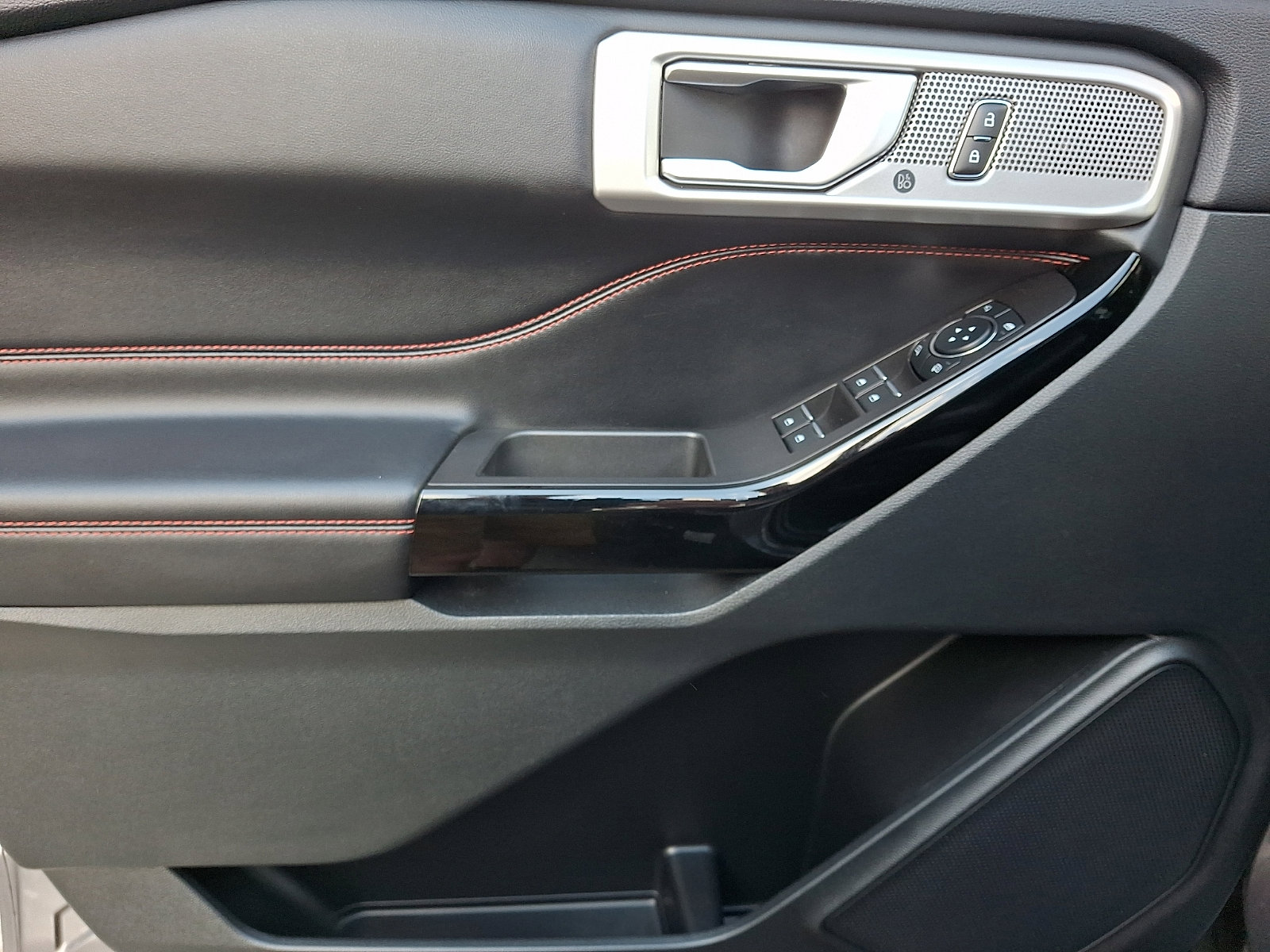 Certified 2023 Ford Explorer ST-Line w/ Class IV Trailer Tow Package image 15