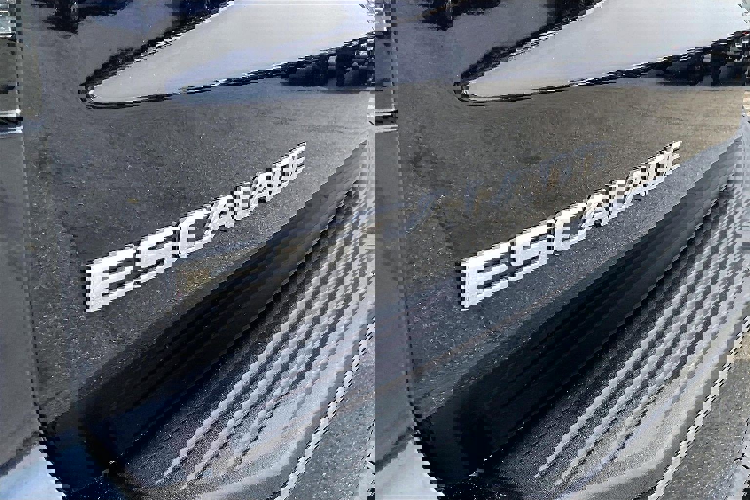 Used 2023 Cadillac Escalade Premium Luxury image 8