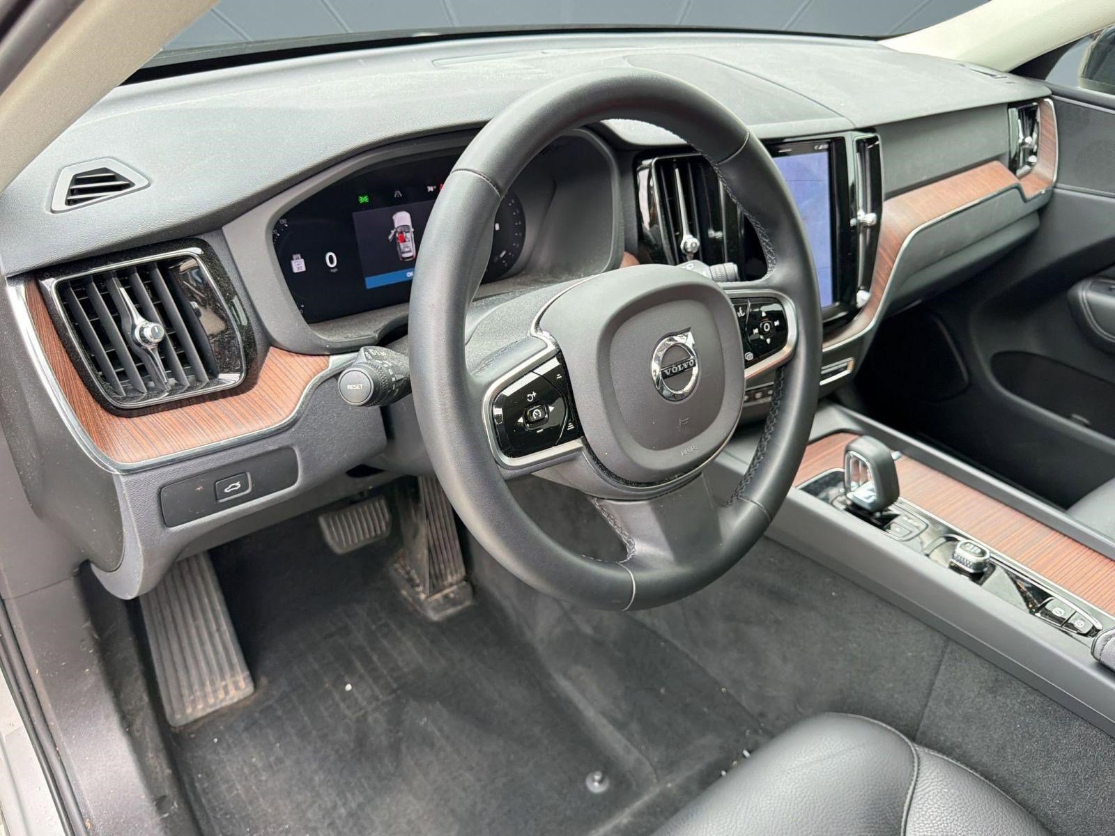 Used 2023 Volvo XC60 B5 Plus w/ Climate Package AWD/4WD image 4