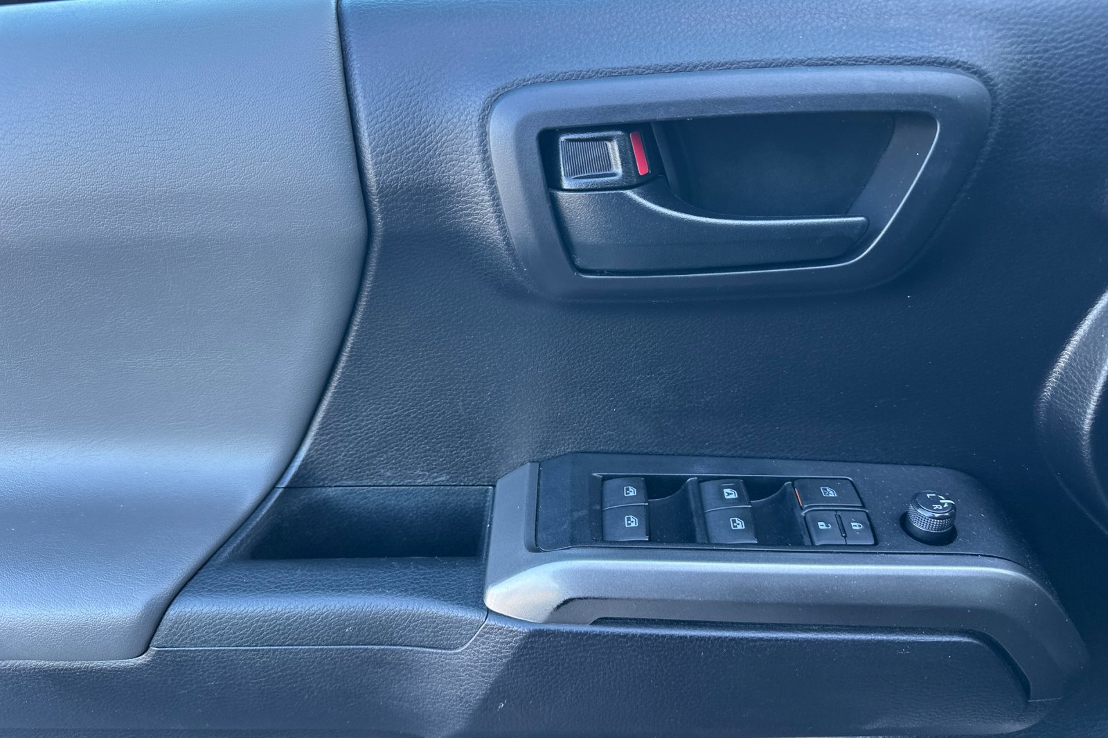 Used 2020 Toyota Tacoma SR5 image 11