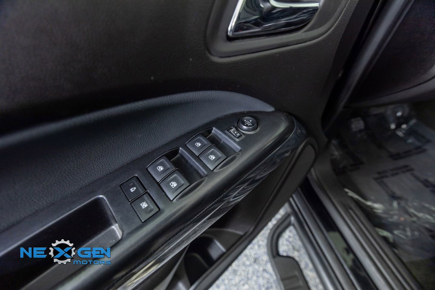 Used 2017 Chevrolet Colorado Z71 AWD/4WD image 12