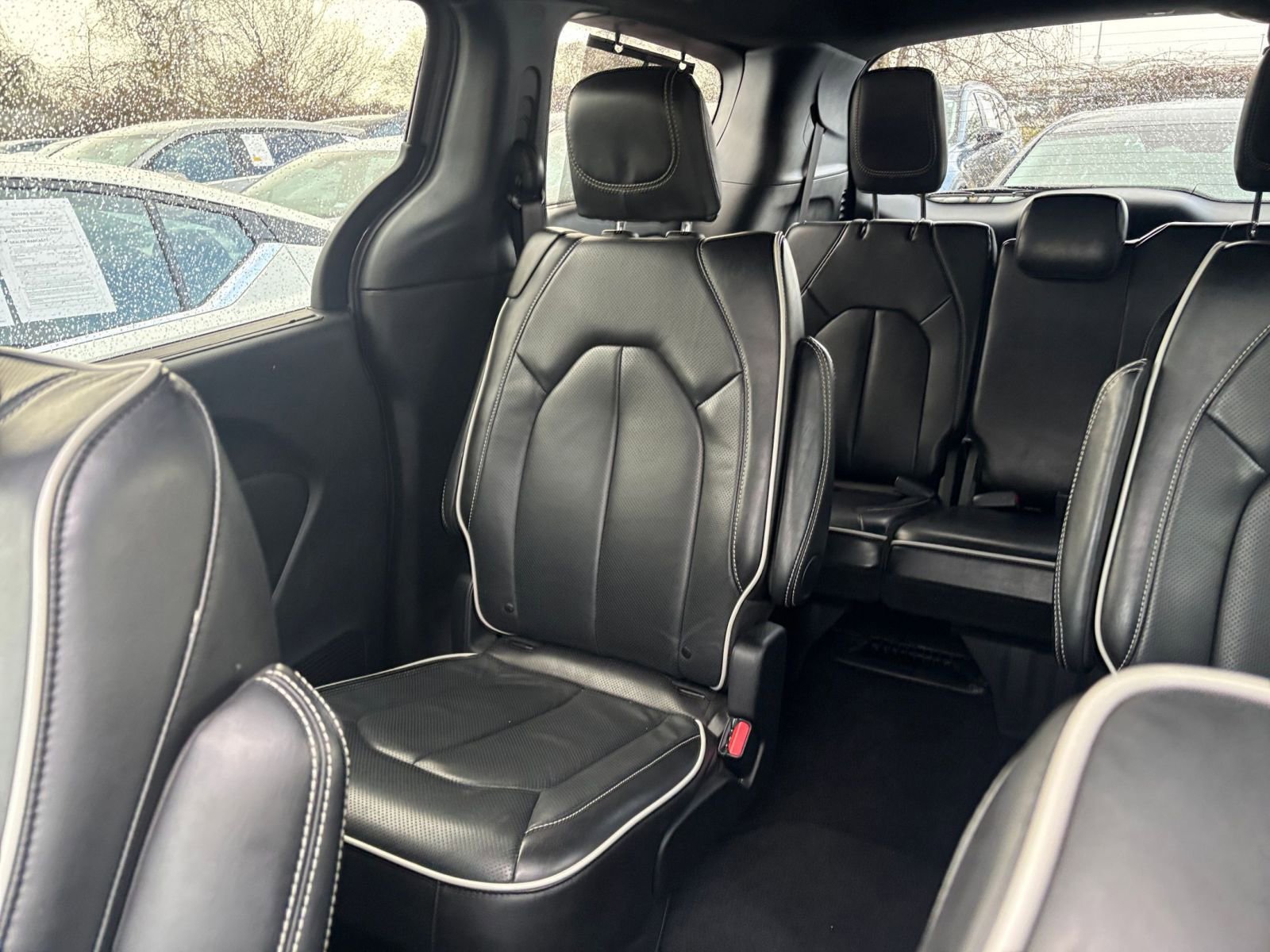 Used 2025 Chrysler Pacifica Limited image 43