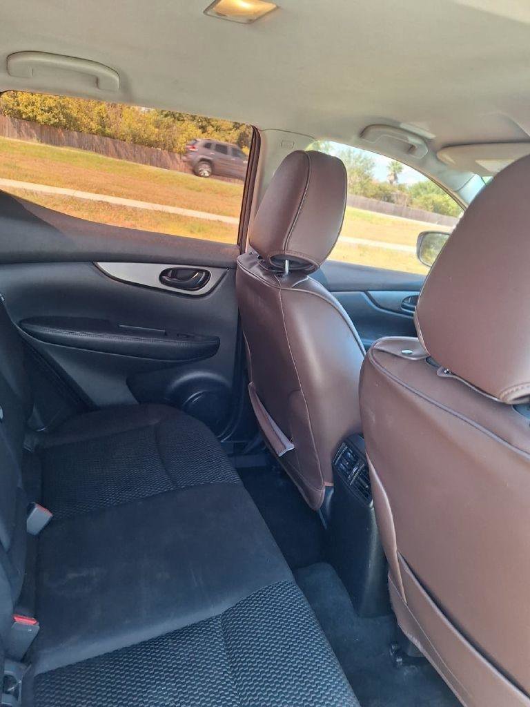 Used 2020 Nissan Rogue Sport S image 3
