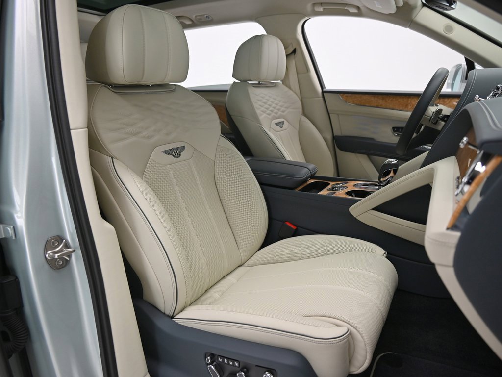 Certified 2025 Bentley Bentayga Extended Wheelbase image 16