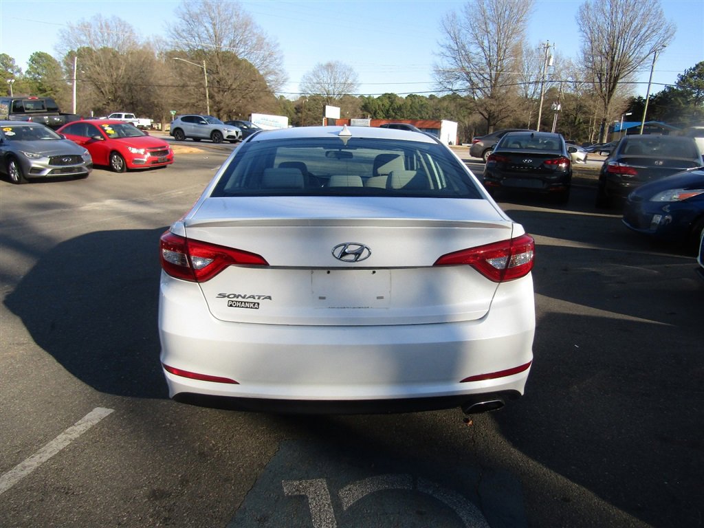 Used 2015 Hyundai Sonata SE image 7