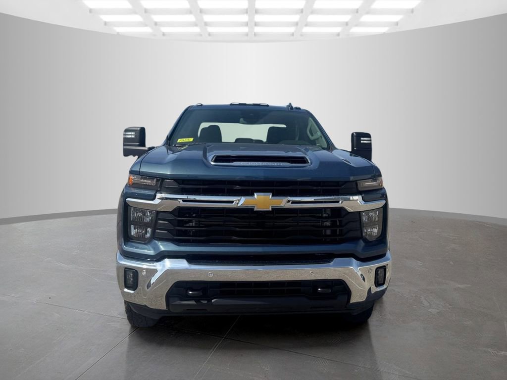 Used 2025 Chevrolet Silverado 3500 LT w/ Safety Package AWD/4WD image 9