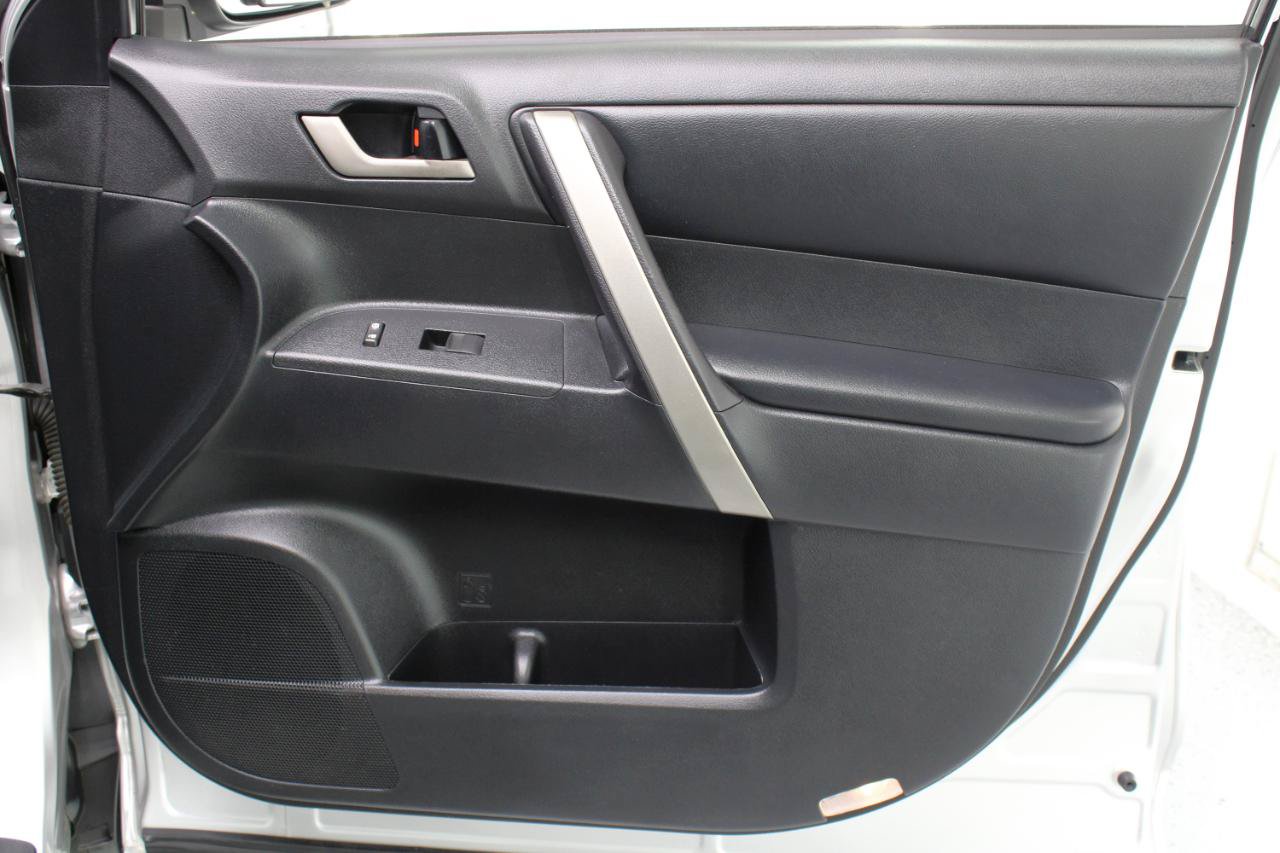 Used 2011 Toyota Highlander SE w/ Tow Pkg FWD image 52