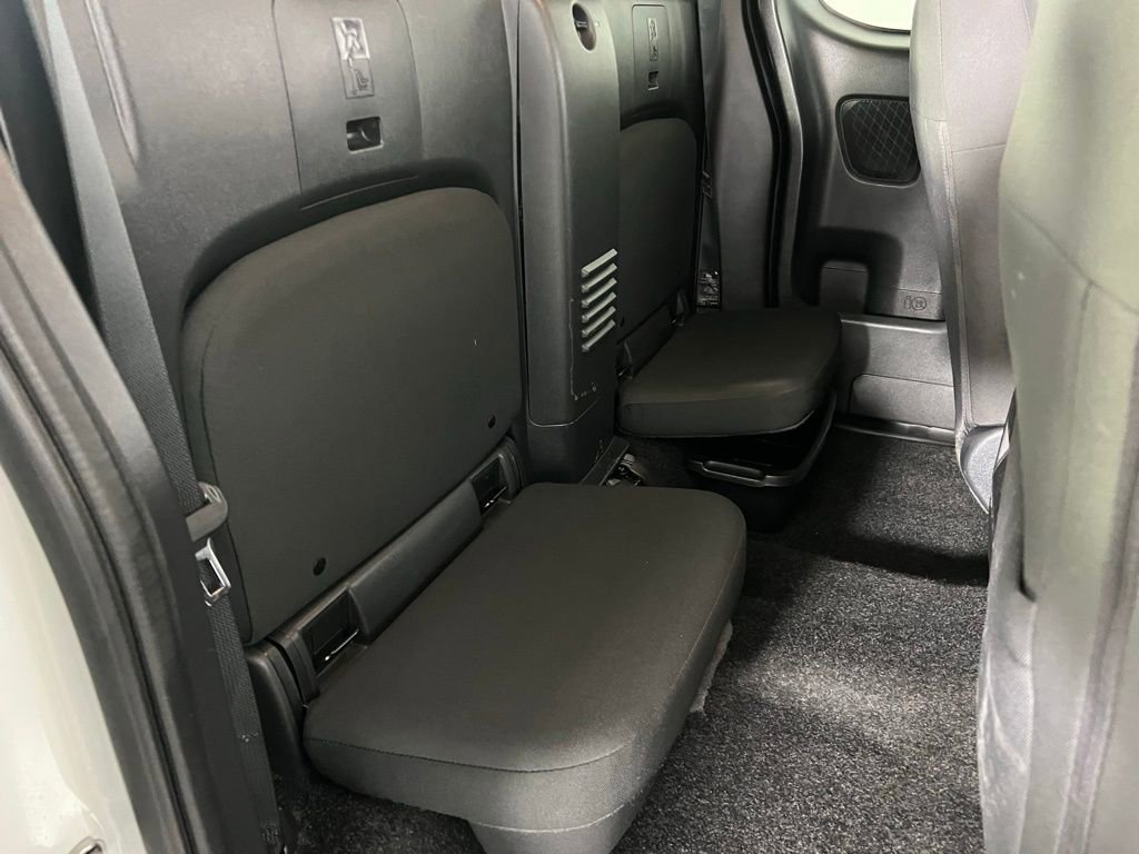 Used 2023 Nissan Frontier S image 27