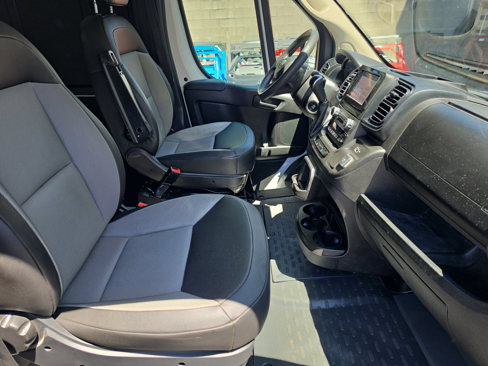 Used 2025 RAM ProMaster 2500 w/ Convenience Group FWD image 26