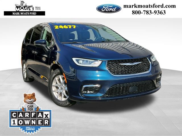 Used 2023 Chrysler Pacifica Touring-L w/ Uconnect Theater Family Group FWD image 1