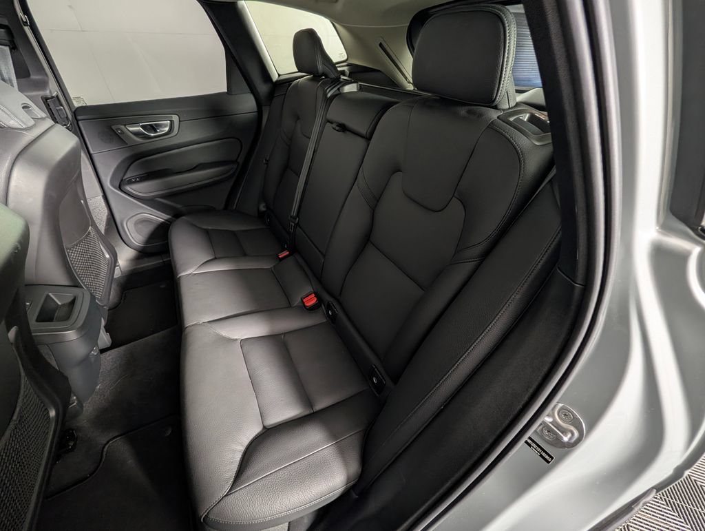 Used 2025 Volvo XC60 B5 Plus AWD/4WD image 24