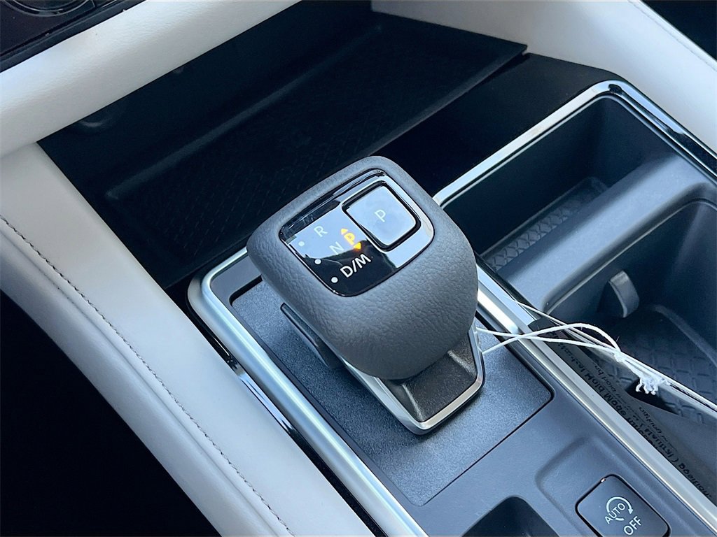 New 2025 Nissan Pathfinder SL image 16