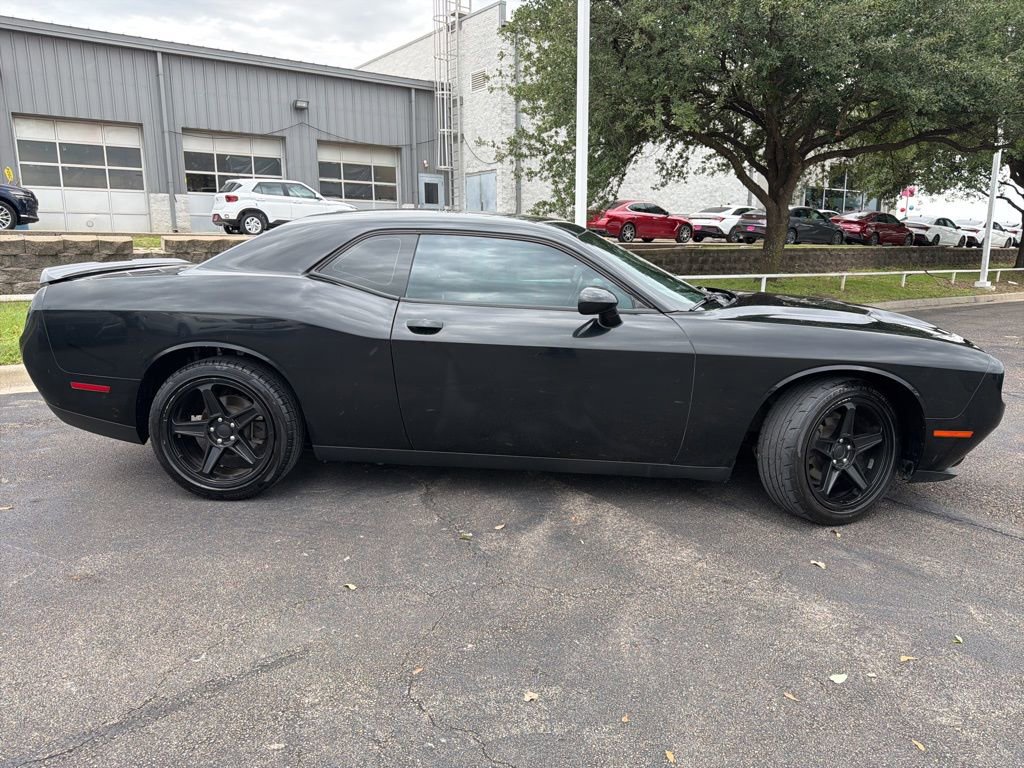 Used 2019 Dodge Challenger SXT image 2