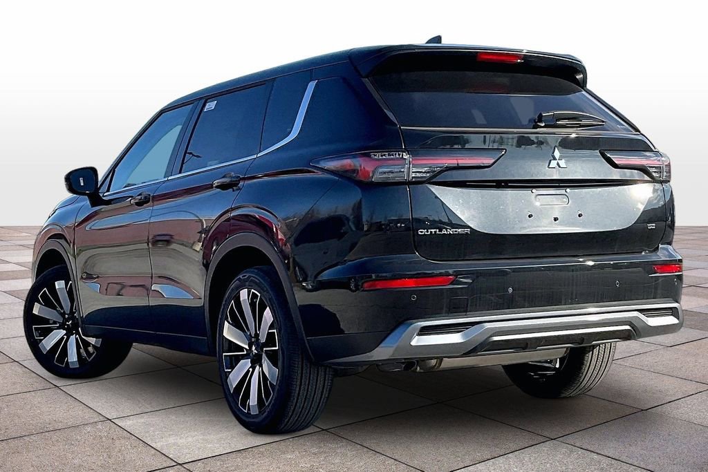 New 2025 Mitsubishi Outlander SE image 3
