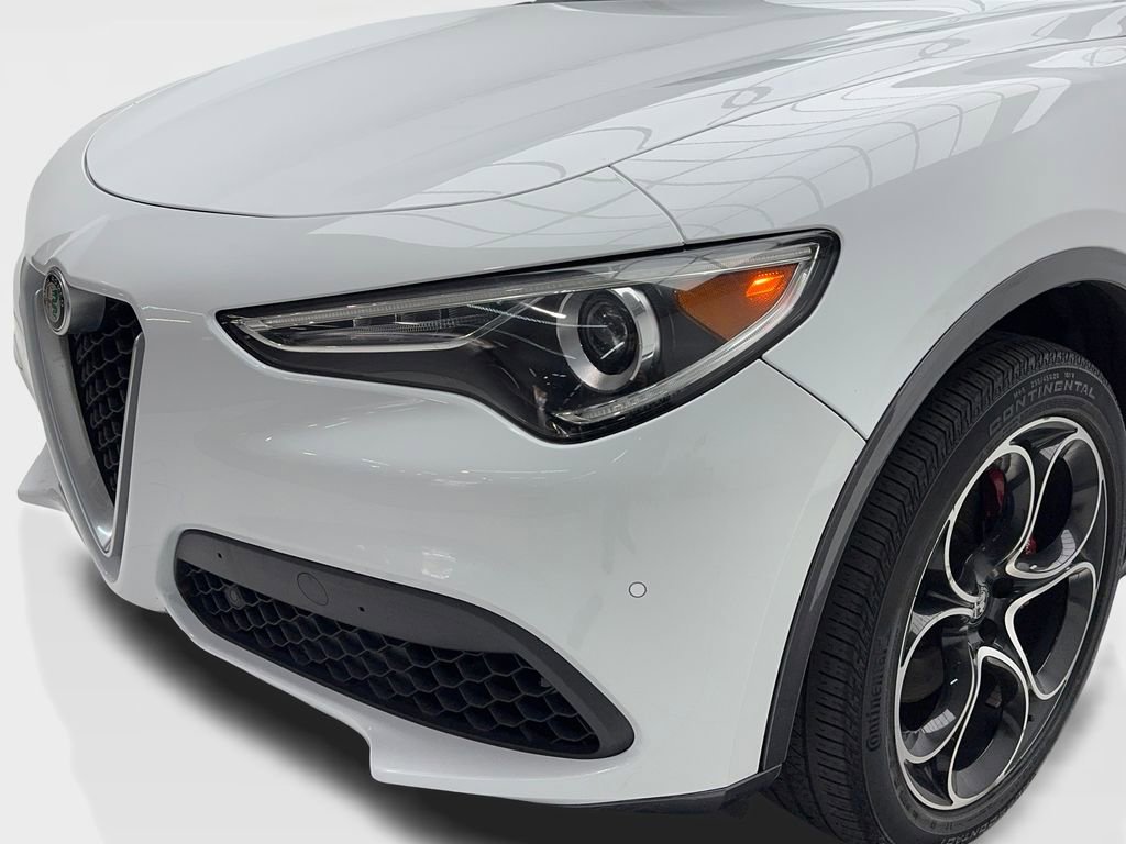 Used 2022 Alfa Romeo Stelvio Ti AWD/4WD image 5
