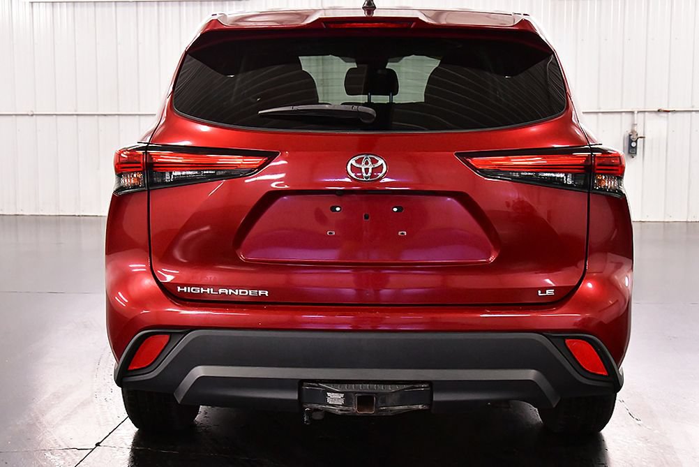 Used 2022 Toyota Highlander LE FWD image 6