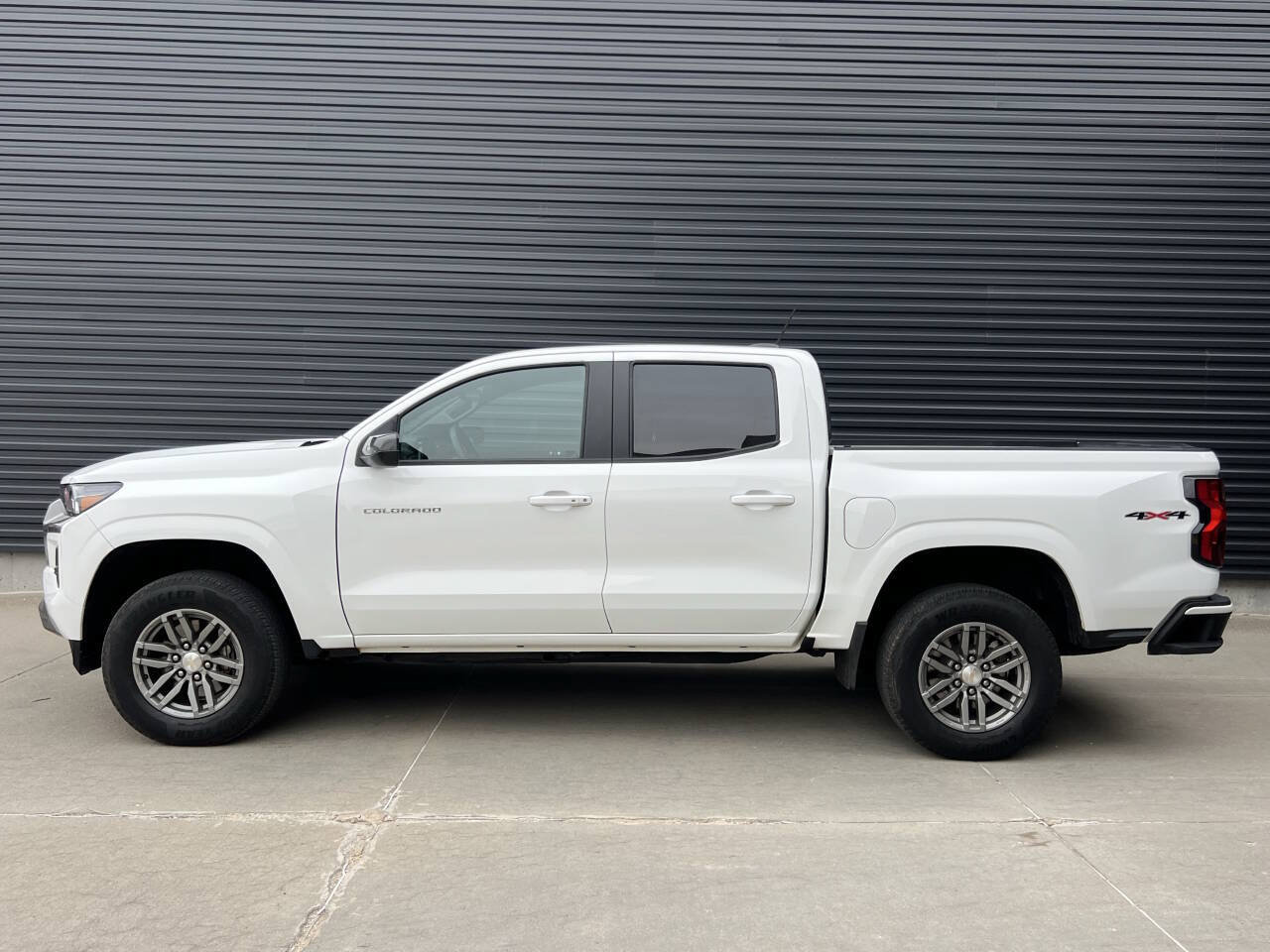 Used 2023 Chevrolet Colorado LT w/ LT Convenience Package AWD/4WD image 9