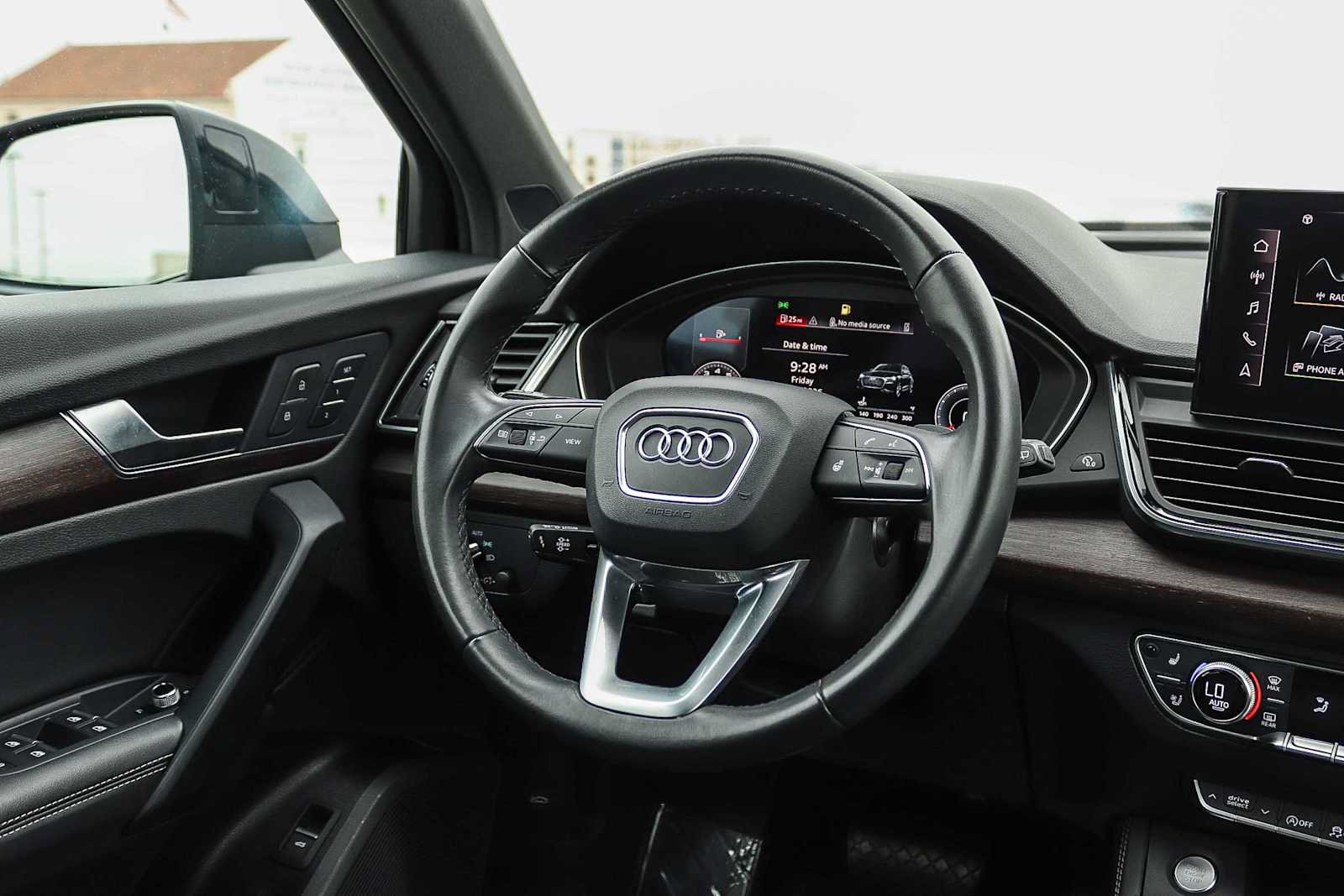 Used 2023 Audi Q5 2.0T Premium Plus w/ Premium Plus Package AWD/4WD image 21