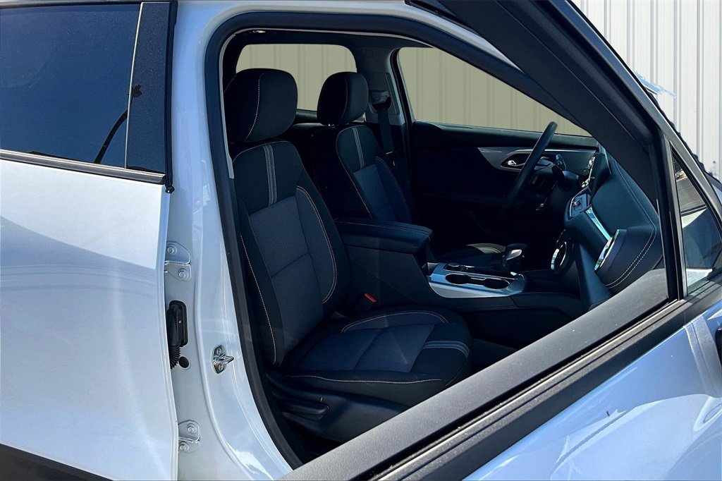 Used 2025 Chevrolet Blazer LT w/ Redline Edition image 16
