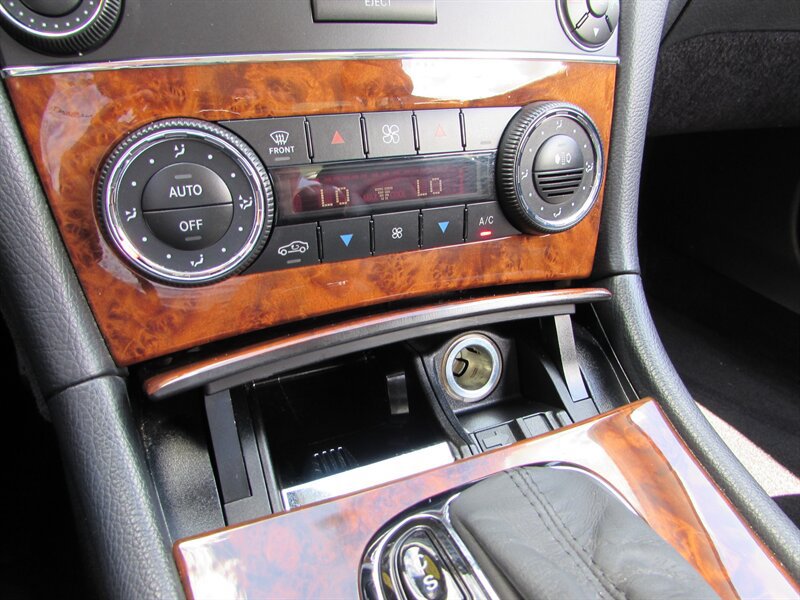 Used 2008 Mercedes-Benz CLK 350 Coupe image 22