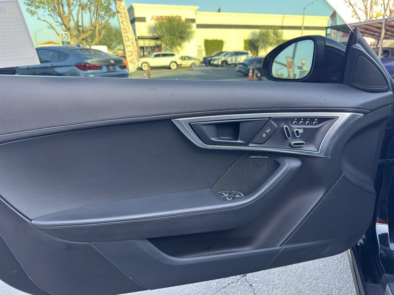 Used 2018 Jaguar F-TYPE Coupe RWD image 19