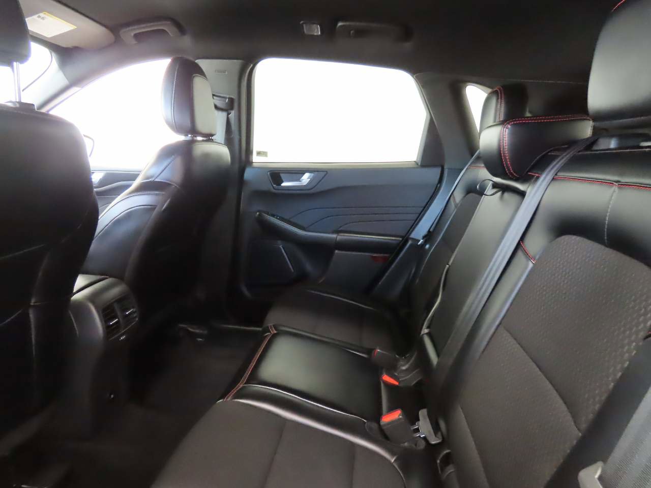 Used 2024 Ford Escape ST-Line w/ Cold Weather Package FWD image 16