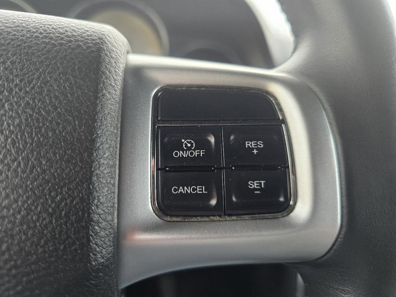 Used 2013 Dodge Challenger SXT image 10