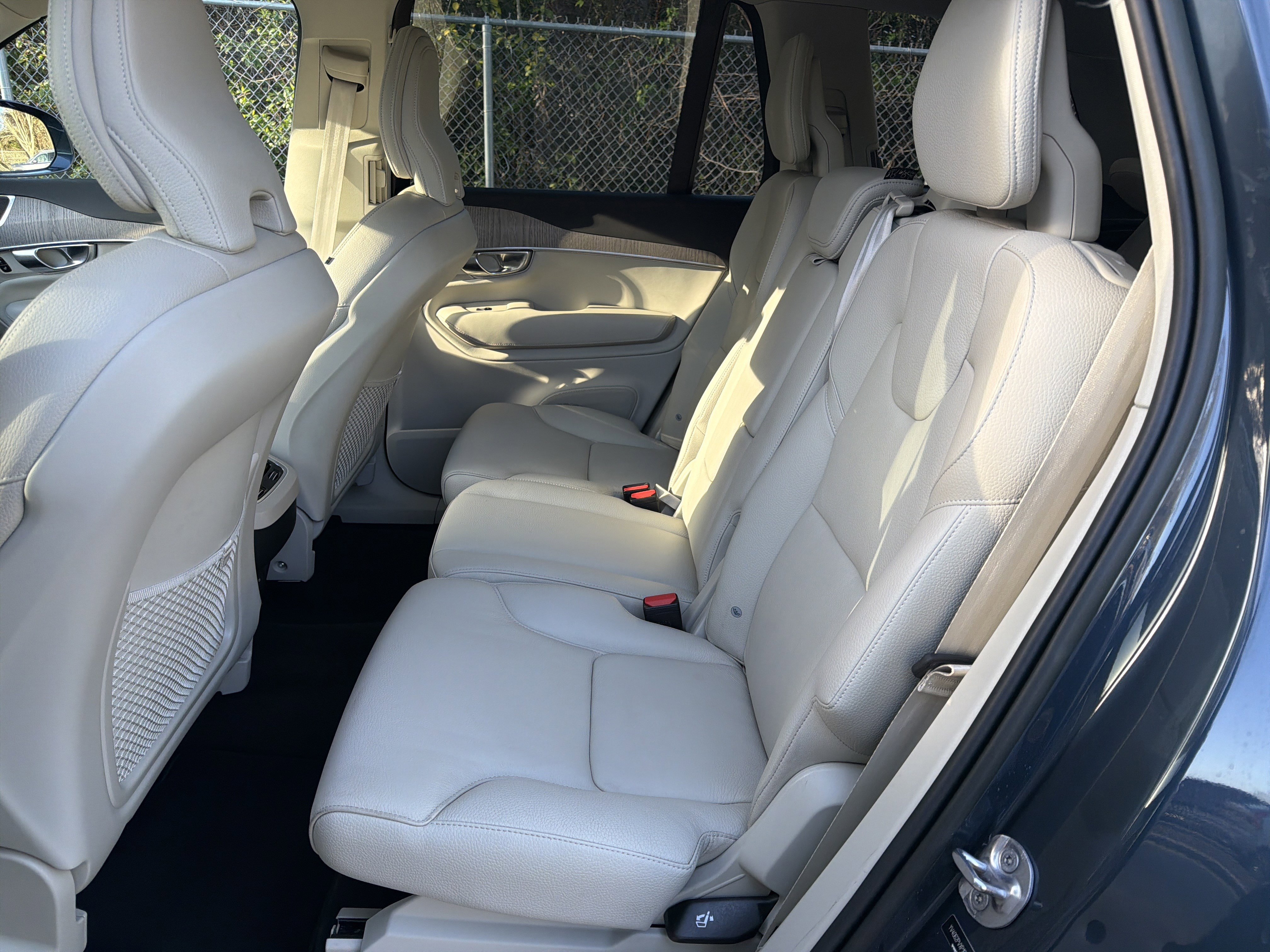 Certified 2023 Volvo XC90 B6 Core w/ Climate Package image 32