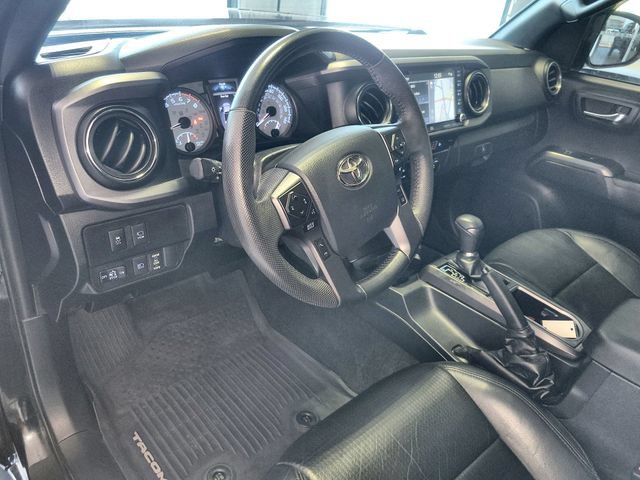 Used 2020 Toyota Tacoma TRD Off-Road w/ TRD Premium Off Road Package AWD/4WD image 14