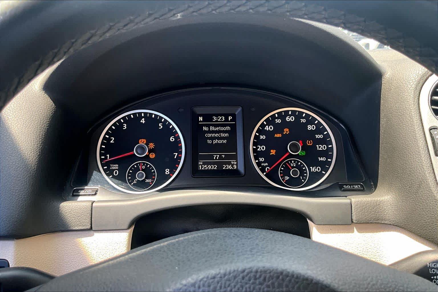 Used 2013 Volkswagen Tiguan SEL FWD image 25