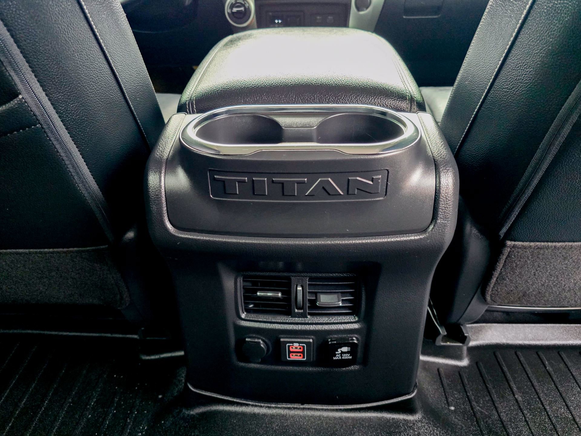 Used 2021 Nissan Titan SL w/ Moonroof Package image 23