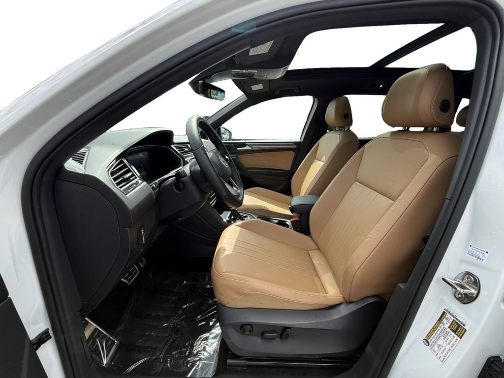 Used 2024 Volkswagen Tiguan SE R-Line AWD/4WD image 9