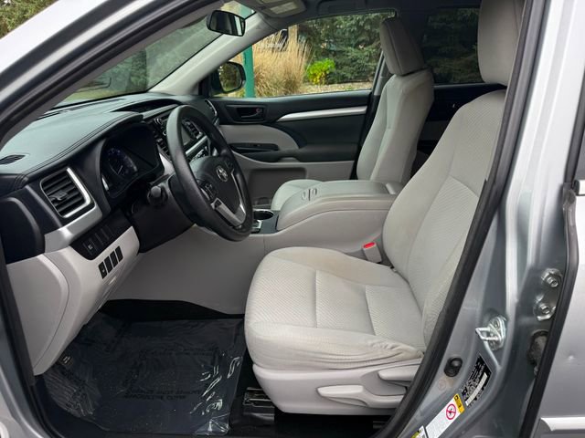 Used 2018 Toyota Highlander LE image 6