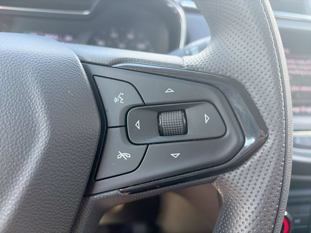 Used 2023 Chevrolet TrailBlazer LT FWD image 23