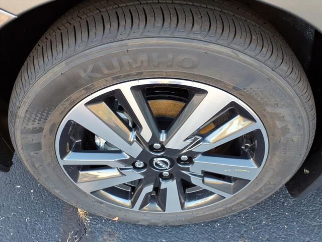 New 2025 Nissan Versa SV w/ Trunk Package image 8