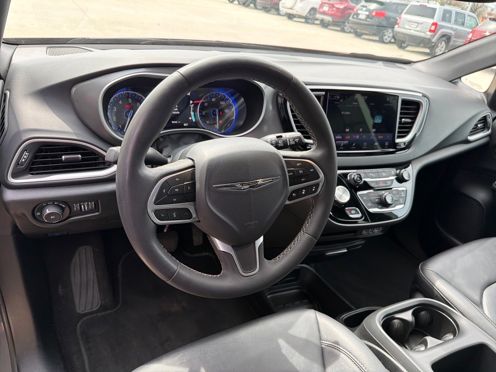 Used 2025 Chrysler Pacifica Select FWD image 14