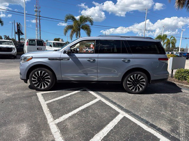 Used 2023 Lincoln Navigator Black Label AWD/4WD image 4