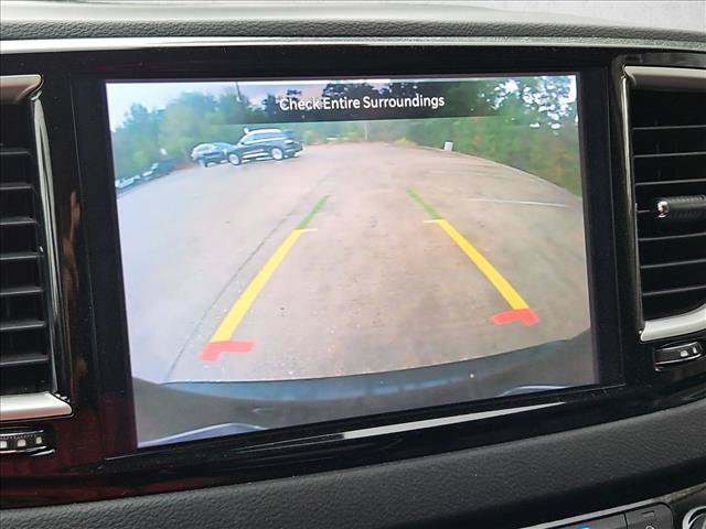 Used 2024 Chrysler Pacifica Touring-L FWD image 12