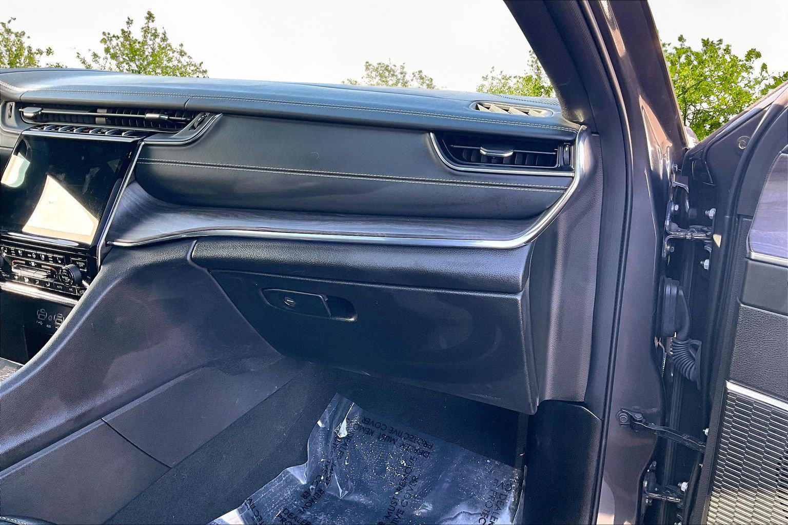 Used 2024 Jeep Grand Cherokee L Overland image 17