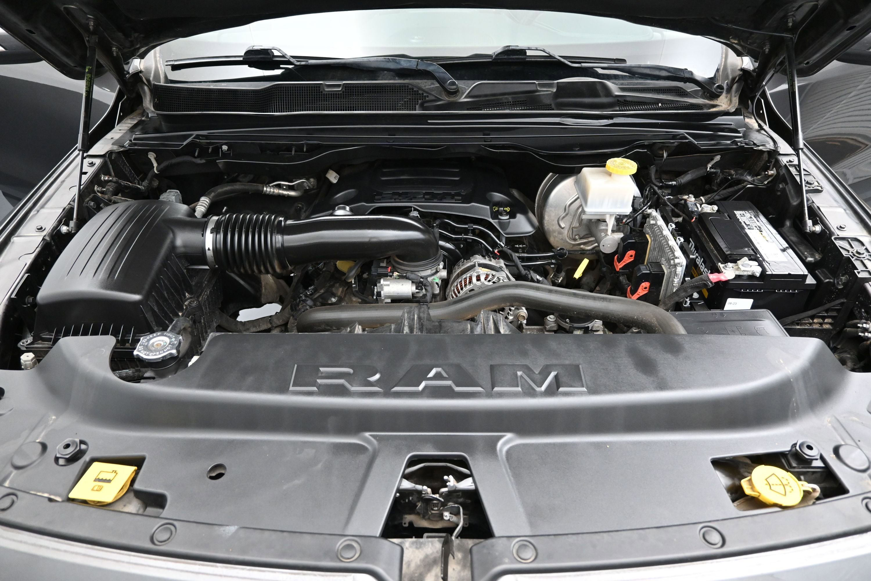 Used 2020 RAM 1500 Laramie w/ Sport Appearance Package AWD/4WD image 8