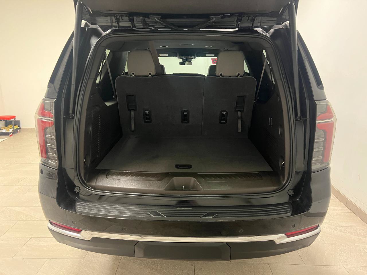 Used 2025 Chevrolet Suburban LT AWD/4WD image 19
