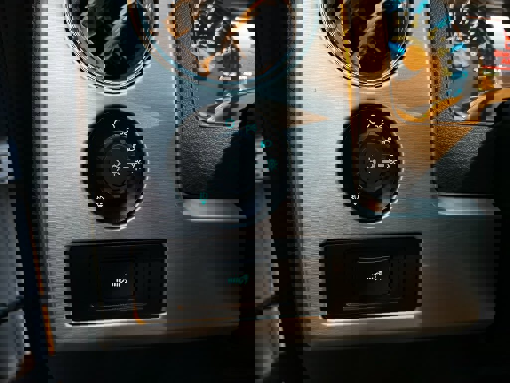 Used 2013 Ford F150 Platinum image 22