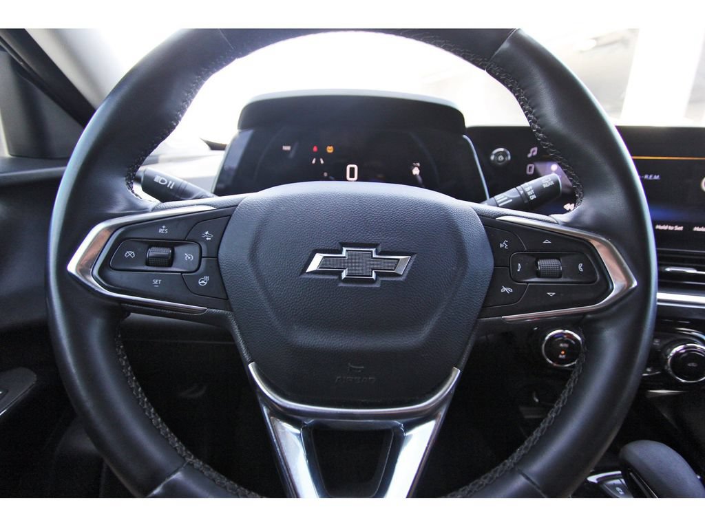 Used 2025 Chevrolet Trax ACTIV w/ Sunroof Package FWD image 14
