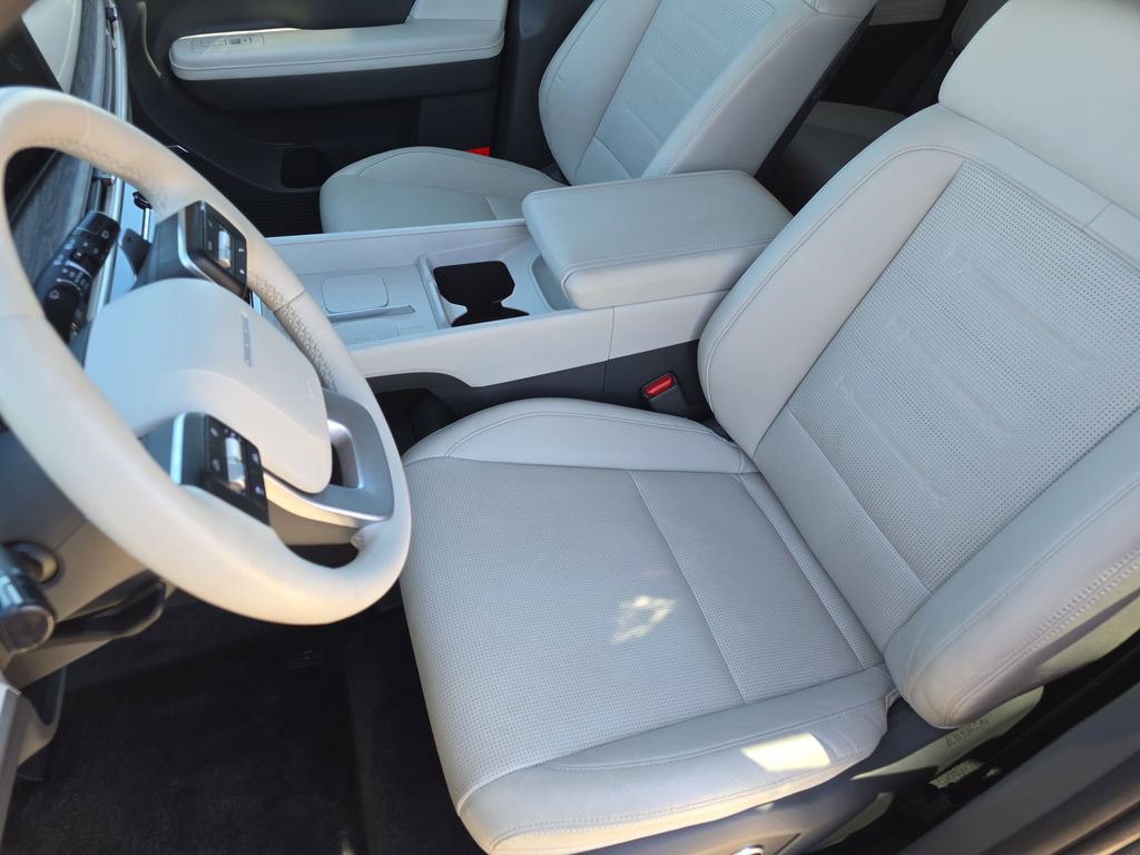 Used 2025 Hyundai Santa Fe Limited image 16