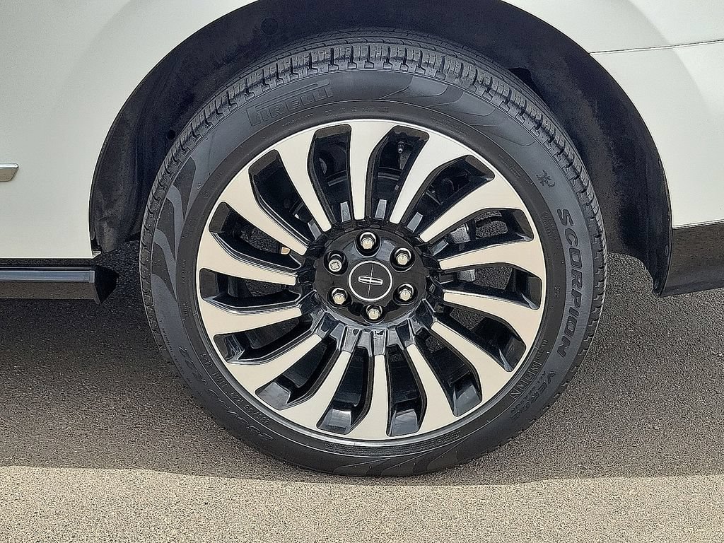 Used 2022 Lincoln Navigator Black Label AWD/4WD image 10