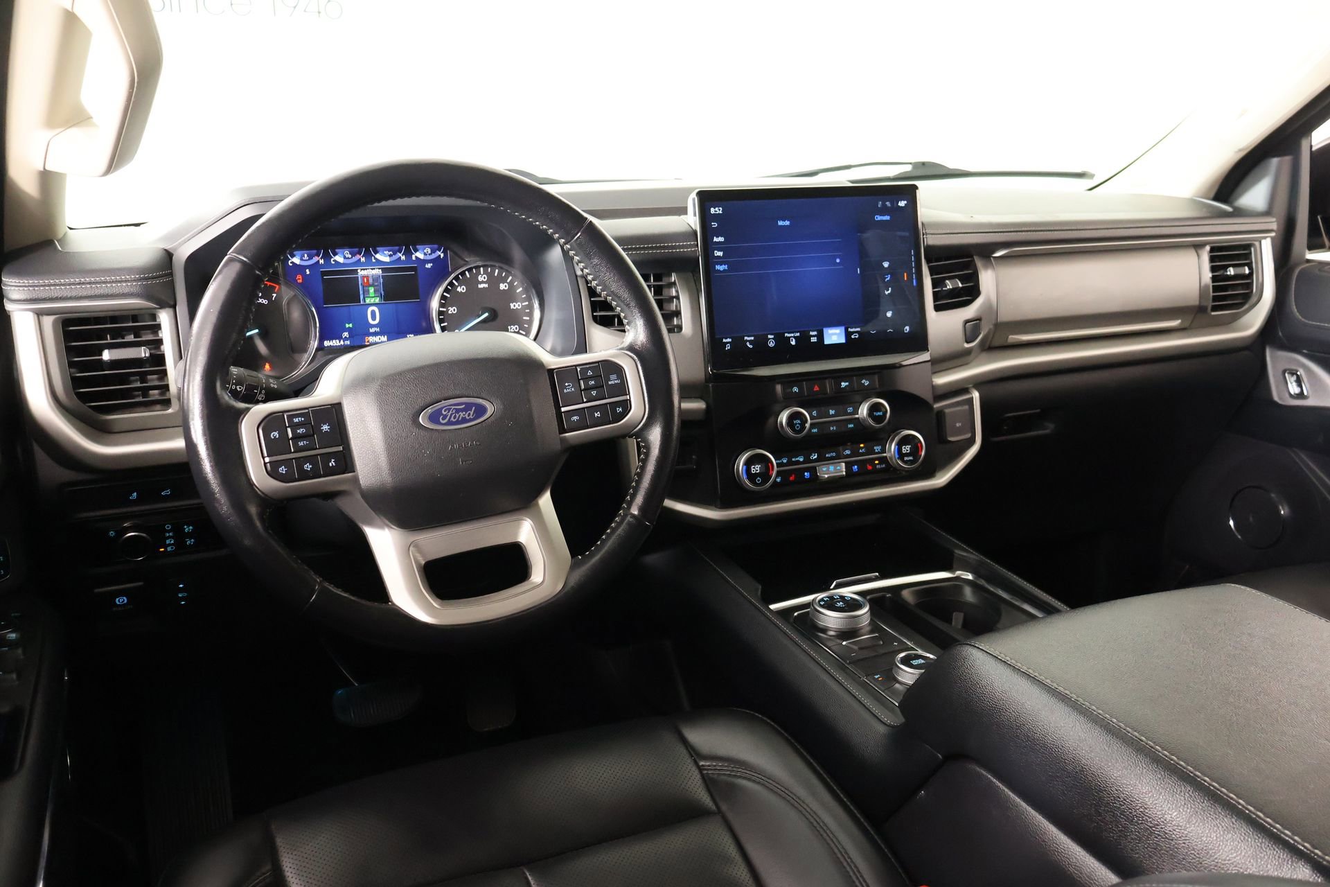 Used 2024 Ford Expedition Max XLT image 2